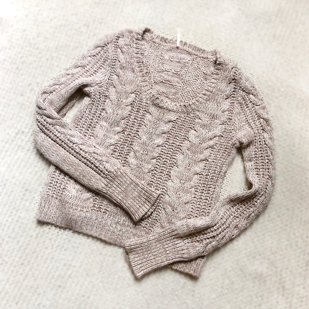 SALE‼️ FREE PEOPLE Sweater White and Light Pink